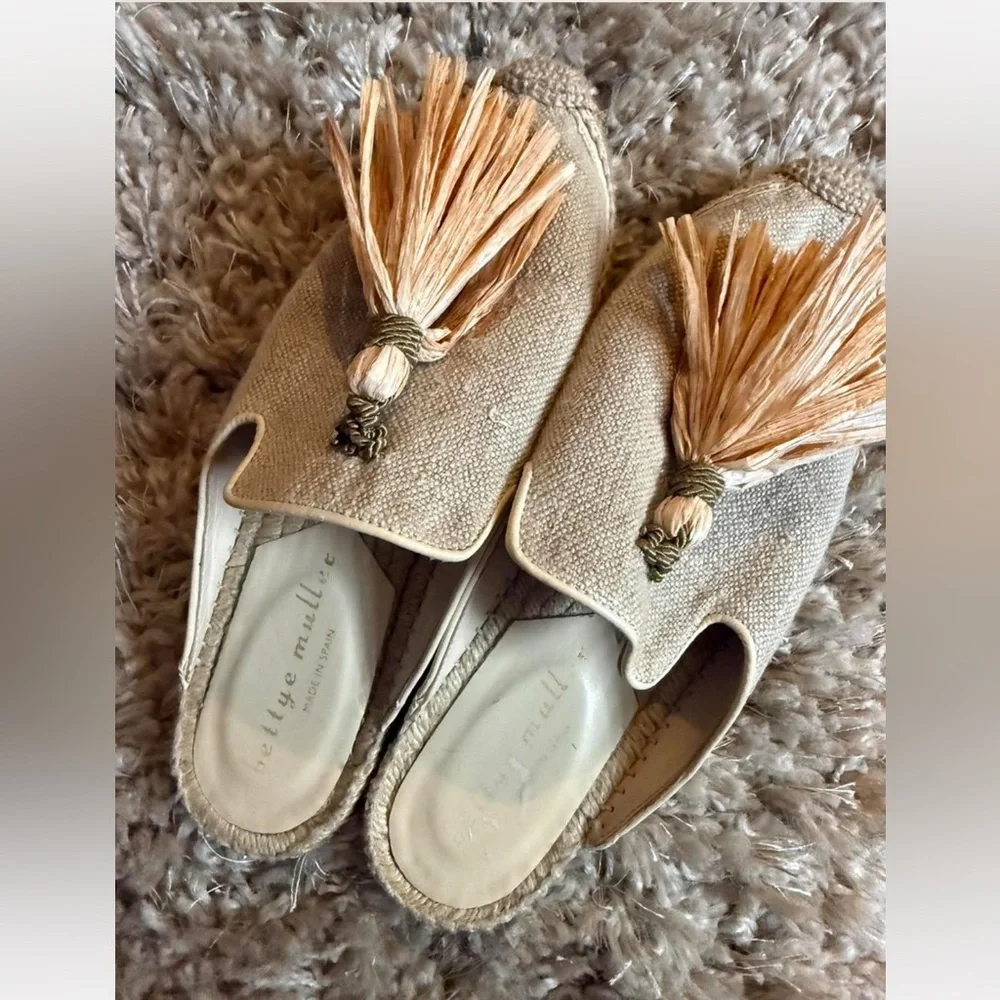 Women's Bettye Mueller Beige Espadrille‎ Mules with Tassels